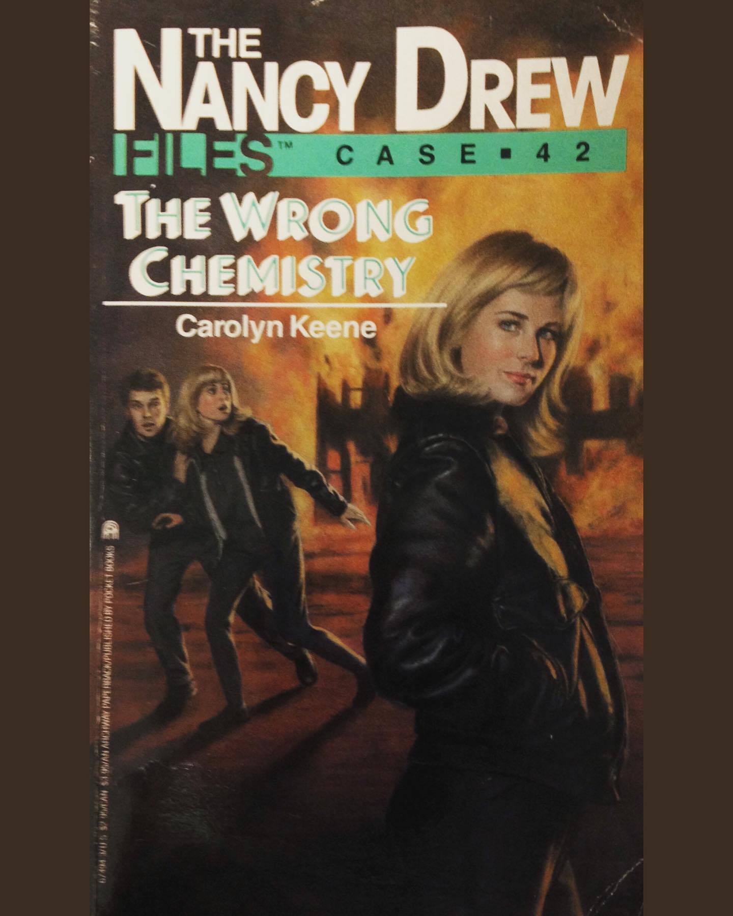 My Saturday read. 🤓 Nancy goes to Emerson collage to try to help solve a mystery. Someone is stealing chemicals from one of the projects. The project is partly funded by the government. Meanwhile a local environment group is causing a stir. Are their motives as pure as they claim or is something more sinister going on? Nancy is on the case.

Needless to say this book includes a lot of explosions.💥😃

#nancydrewfiles #thewrongchemistry #carolynkeene #nancydrew